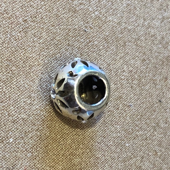 Brighton Trade Winds Bead Cutout floral design & clear crystal accents Retired - Picture 4 of 7